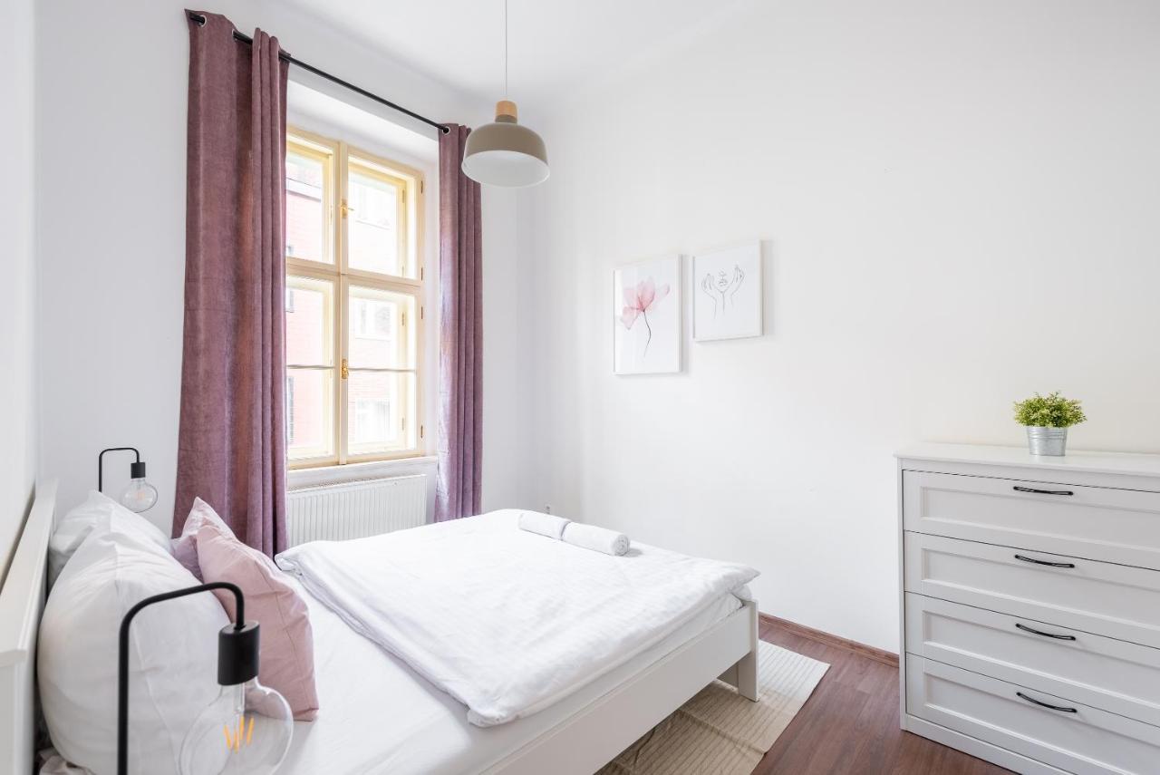 Budget Reznicka Apartment Praga Exterior foto
