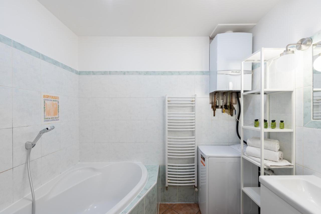 Budget Reznicka Apartment Praga Exterior foto