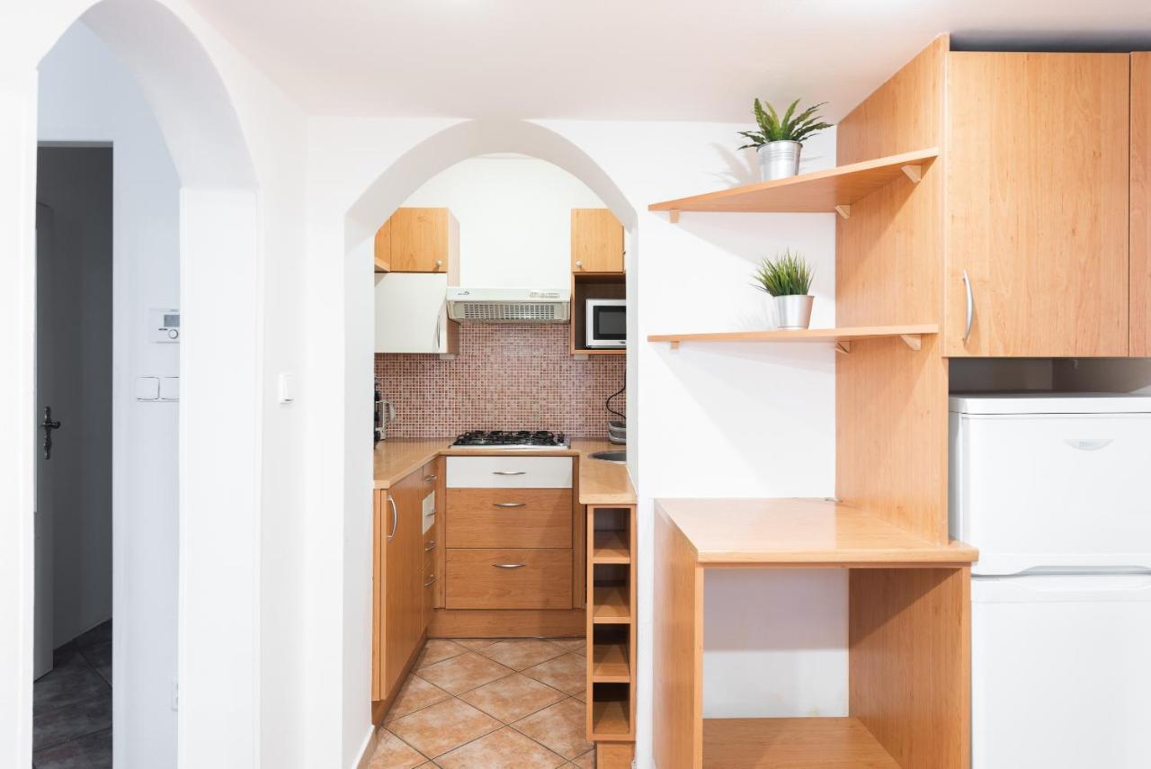 Budget Reznicka Apartment Praga Exterior foto